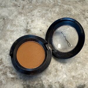 Mac eyeshadow uninterrupted matte